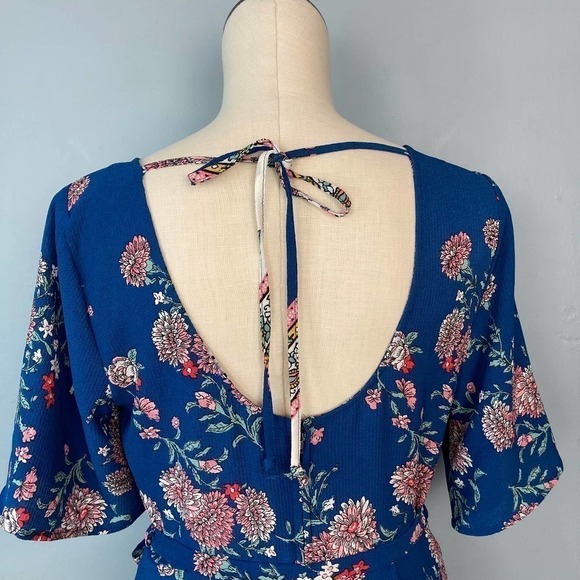 TRIXXI Clothing Company Midnight Blue Crepe Floral Suplice Romper Women's Size M - Picture 7 of 12